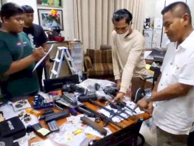 Temuan Polisi di Sekolah Jaksel: Ratusan Senpi, Narkoba dan CD Porno