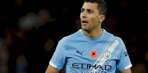 Tawaran Madrid-Barcelona Ditolak, Rodri Bertahan di Manchester City