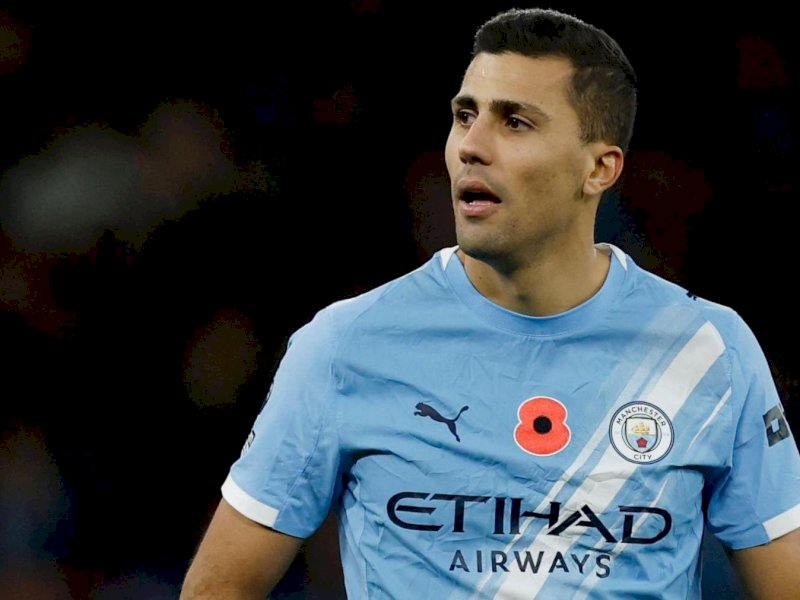Tawaran Madrid-Barcelona Ditolak, Rodri Bertahan di Manchester City