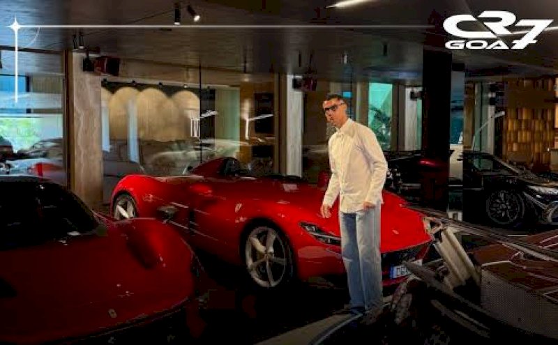 Ronaldo Pamer Mobil Mewah, Ada Bugatti Seharga Rp170 Miliar 