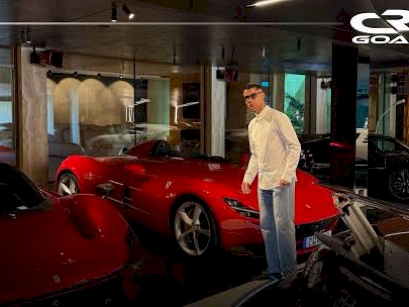 Ronaldo Pamer Mobil Mewah, Ada Bugatti Seharga Rp170 Miliar 