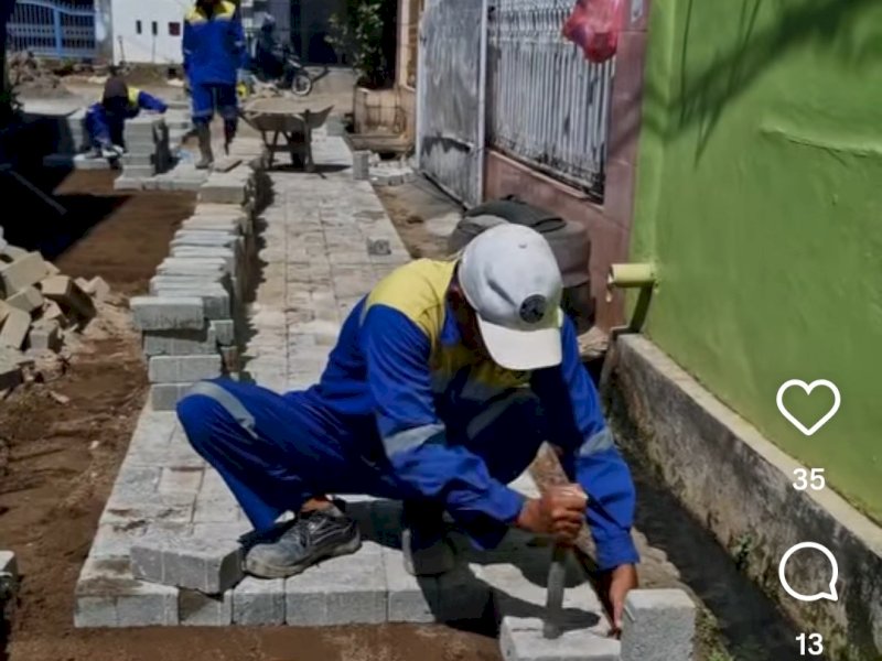 Respons Aduan Warga, Dinas PU Makassar Lakukan Pemasangan Paving Blok di Jl Kerukunan Timur BTP