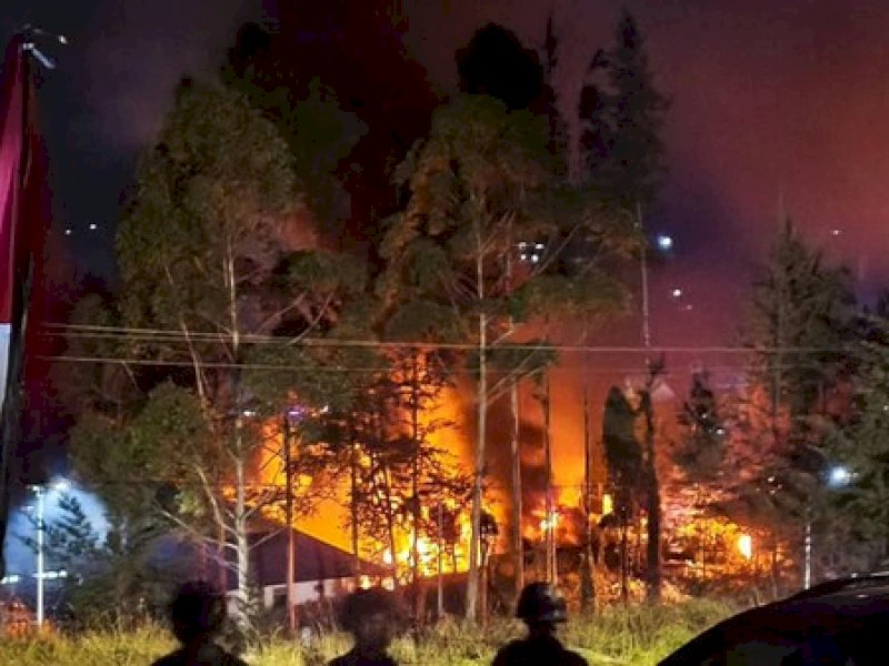 Pembagian Dana Desa Ricuh, Massa Bakar 11 Kantor Pemerintah di Puncak Papua
