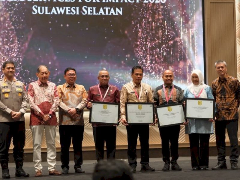 Lontara+ Antarkan Diskominfo Makassar Raih Penghargaan Public Service of the Year Sulsel 2026