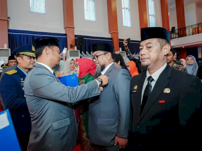 398 PNS Pemprov Sulsel Terima Satyalencana, Sudirman: Wujud Dedikasi pada Negara 
