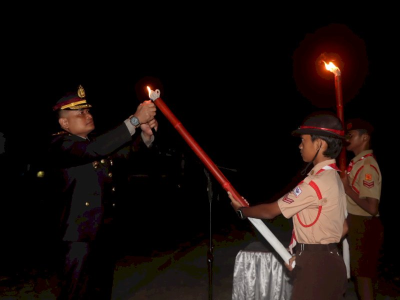 Momen Polres Torut Gelar Apel Kehormatan dan Renungan Suci HUT RI di TMP Buntu Lepong ​