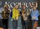 Gubernur Sulsel Andi Sudirman Raih Koperasi Awards 2026