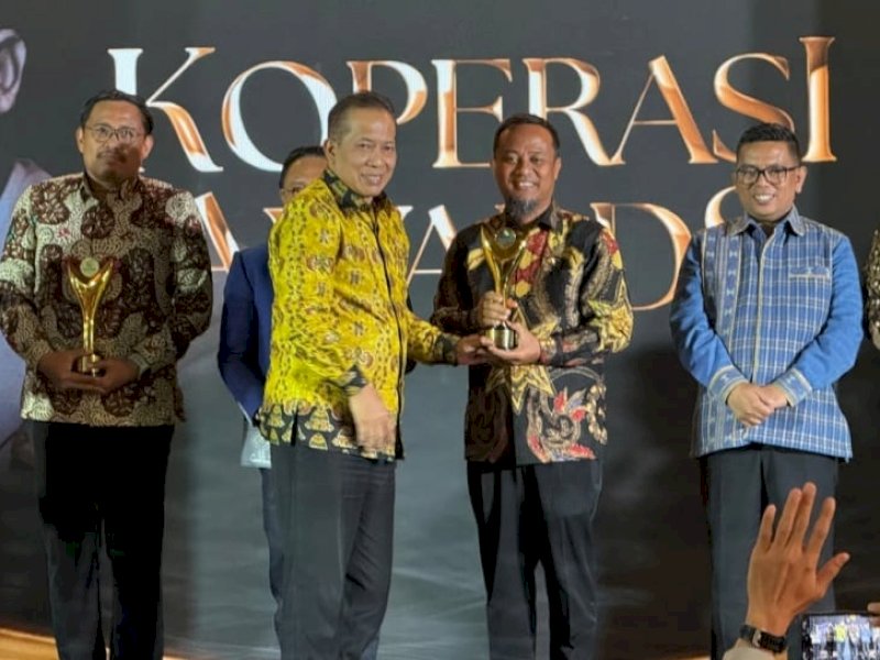 Gubernur Sulsel Andi Sudirman Raih Koperasi Awards 2026