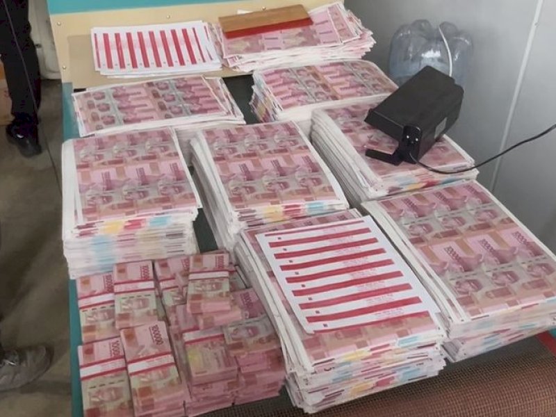 Polisi Gerebek Pabrik Uang Palsu di Tangsel, Rp36 M Disita