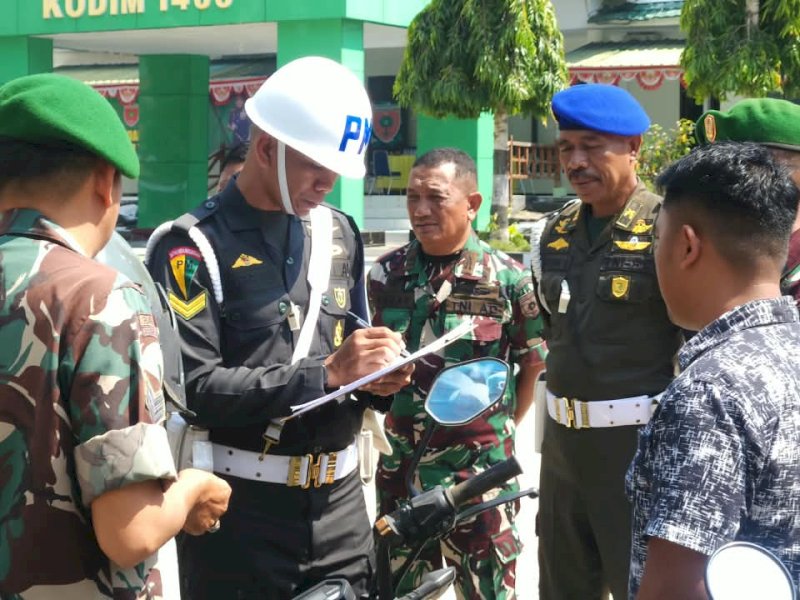 Kodim Wajo-Denpom Bone Gelar Razia Kendaraan Personel TNI di Sengkang
