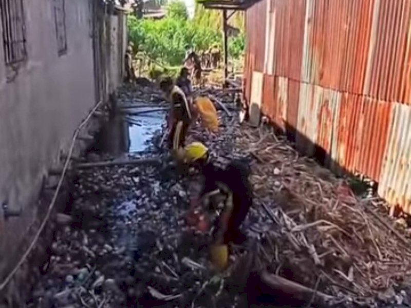 Terima Aduan dari Lontara Plus, Dinas PU Makassar Lakukan Normalisasi Drainase di Jalan Ablam 