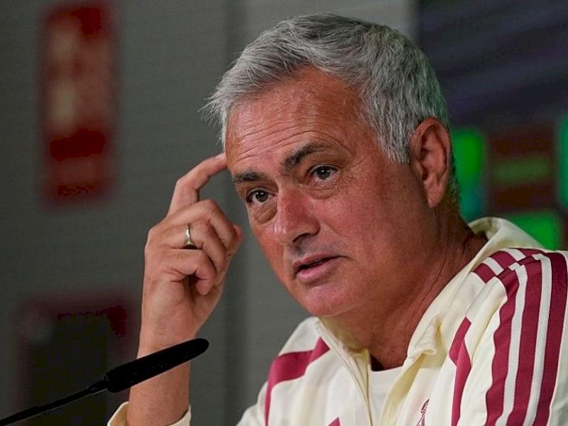 Messi Pensiun dari Timnas, Mourinho Kehilangan Kata-kata