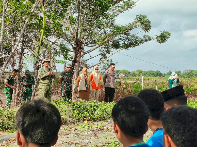 Sambut HUT ke-81 TNI, Kodim Wajo Tanam Mangrove di Pesisir Bangsalae