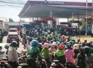 Antrean di SPBU Makassar Berlakukan Sistem Ganjil-Genap Mulai Hari ini