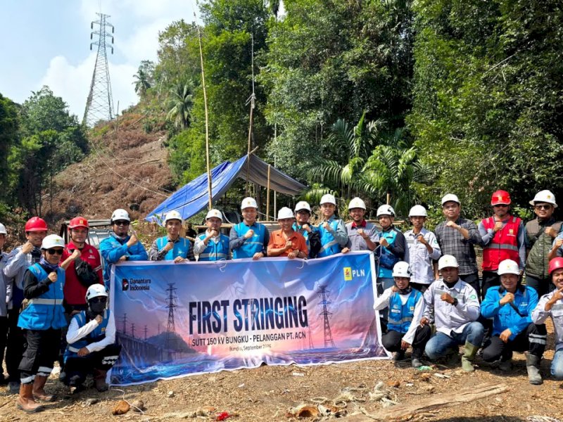 Dukung Pertumbuhan Ekonomi, PLN Mulai Penarikan Konduktor SUTT 150 kV Bungku-Pelanggan PT ACN