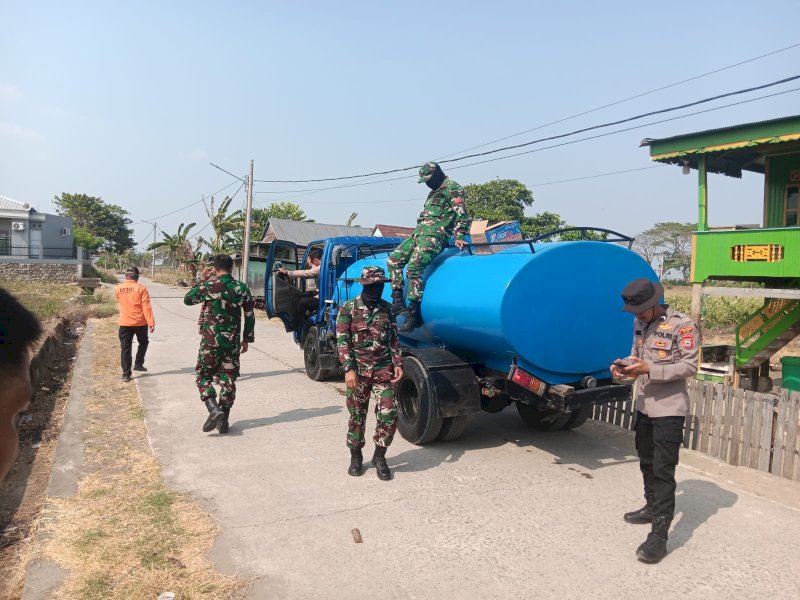 TNI Salurkan Air Bersih untuk Warga 3 Kecamatan di Wajo