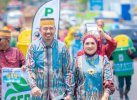 Kadis DLH Wajo dan Istri Tampil Memukau di Ajang Fashion Show Pimpinan OPD