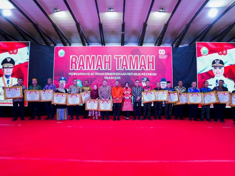 Pemkab Maros Borong Tiga Penghargaan dari Pemprov Sulsel di Momen HUT RI ke-80