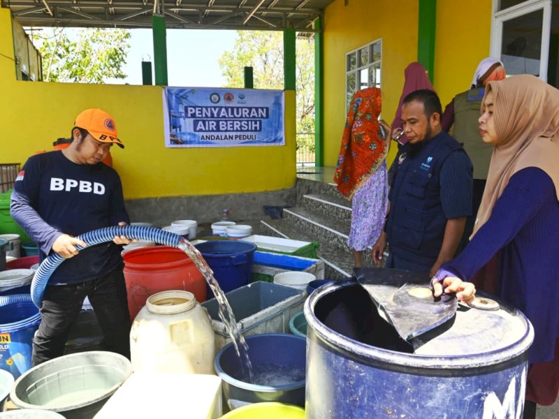 Pemprov Sulsel Sudah Distribusikan 403.000 Liter Air Bersih di Makassar, Sentuh 13.000 Jiwa 