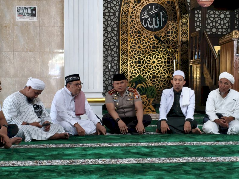 Jumat Keliling di Masjid Besar Rantepao, Kapolres Torut Sampaikan Pesan Keberagaman  