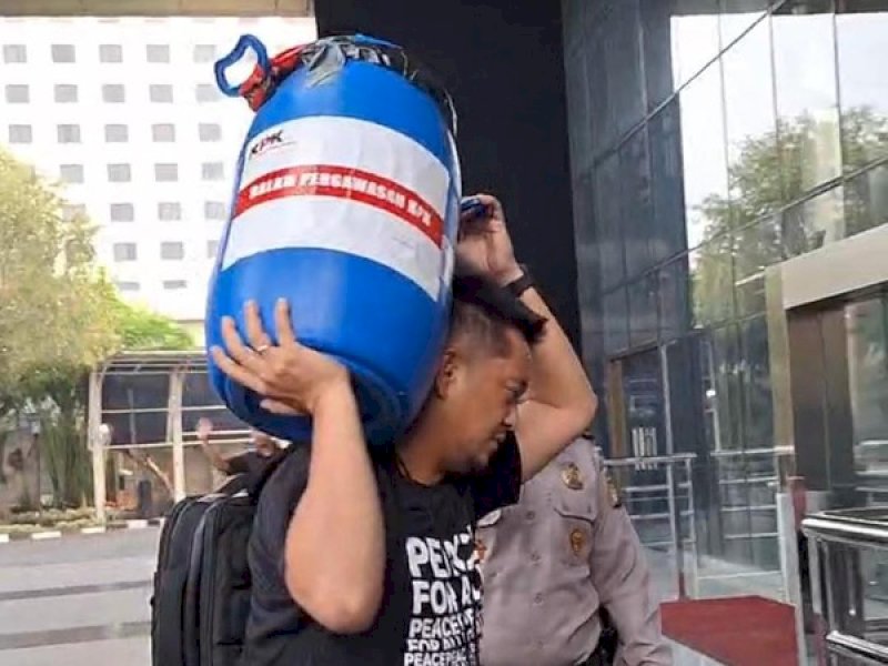 Bupati Klaten Simpan Duit Setoran Ratusan Juta di Ember, Ikut Disita KPK