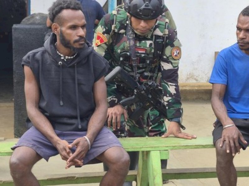 Usai Disergap TNI, 2 Anggota OPM di Maybrat Menyerahkan Diri