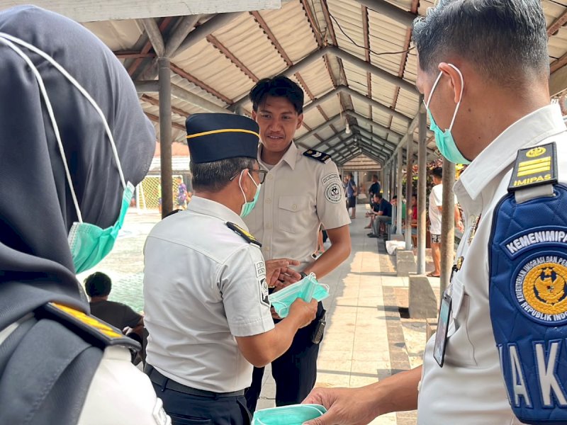 Kualitas Udara tak Sehat, Lapas Parepare Bagi Masker ke Warga Binaan