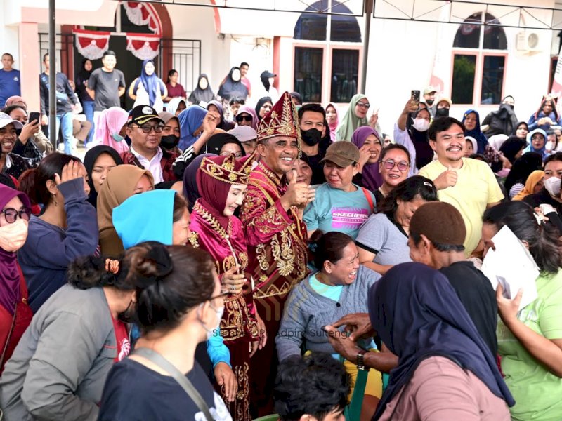Gubernur Anwar Hafid Salurkan 5.000 Paket Sembako untuk Warga Morowali Utara