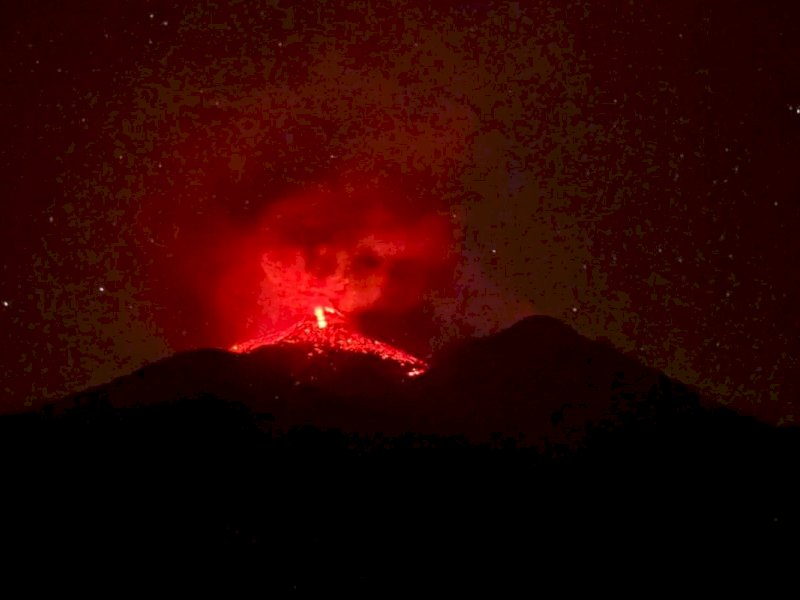 Gunung Karangetang Sulut Erupsi, Luncurkan Guguran Lava Sejauh 1,5 Km