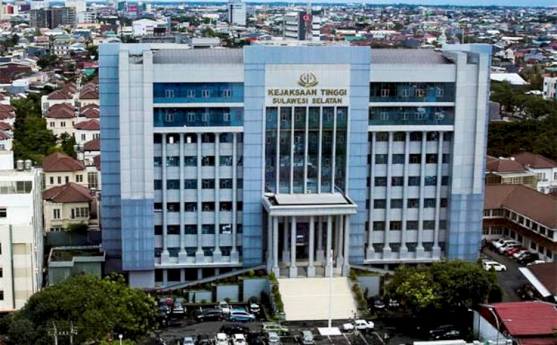 TOP SEPEKAN: Kejati Sulsel Telisik Dugaan Bagi-bagi Duit di Kasus Bibit Nanas; 2 Wanita Makassar Diburu Kasus Narkoba 