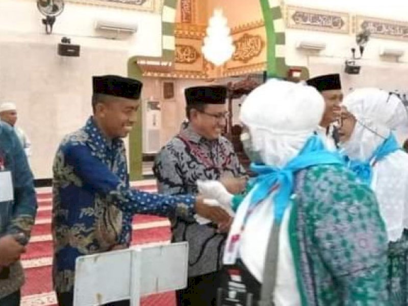 Bupati Syamsari Lepas 120 Jemaah Calon Haji Takalar