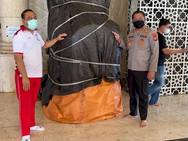 Mimbar masjid yang dibakar OTK.