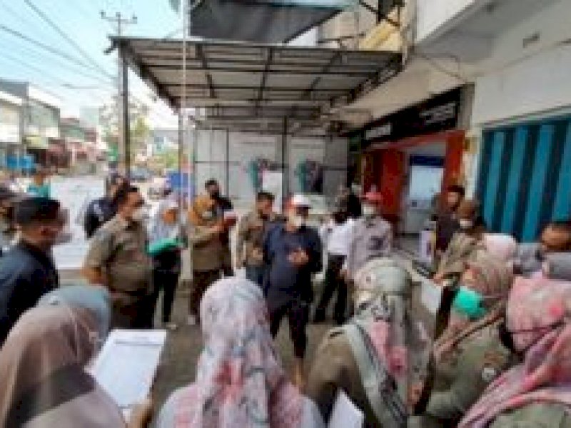 Pendataan kendaraan parkir di Jalan Rappocini.