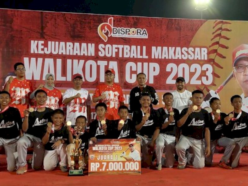 Tim Softball Laston Dinas Pekerjaan Umum (PU) Kota Makassar keluar sebagai pemenang Kejuaraan Softball Makassar Wali Kota Cup 2023 kategori U-18.