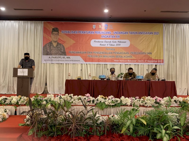 Andi Pahlevi saat menggelar Sosialisasi Perda nomor 4 tahun 2014 di Hotel Horison Makassar.