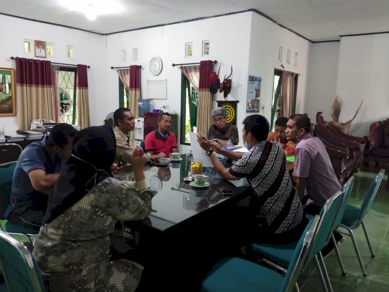 DLH Wajo saat mengumpulkan developer perumahan dan pengusaha tambang.