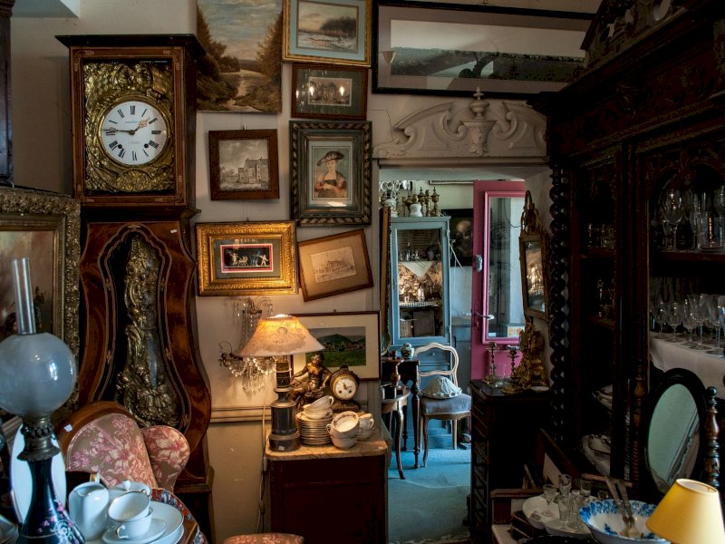 Barang barang antik kerap kali menjadi pajangan dan koleksi oleh orang-orang tertentu (int)