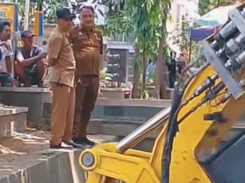 Cegah Genangan Air, Satgas Drainase PU Makassar Normalisasi Saluran di Dg Pasewang