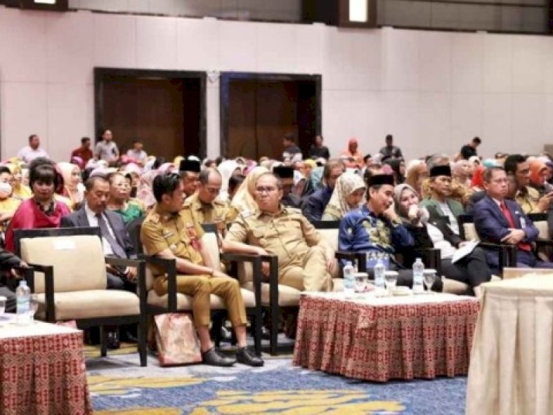 Ketua DPRD Makassar, menghadiri pengukuhan Apiaty Amin Syam, sebagai guru besar