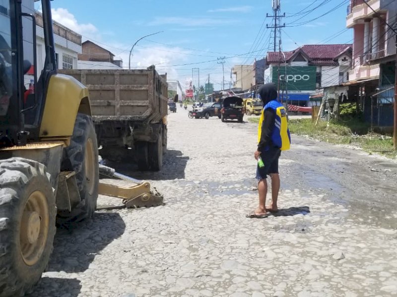 Pembenahan infrastruktur di Lutra.