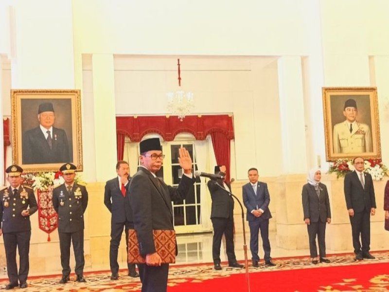 Nawawi mengucapkan sumpah di hadapan Presiden Joko Widodo (Jokowi) di Istana Negara, Jakarta, Senin (27/11/2023). 

