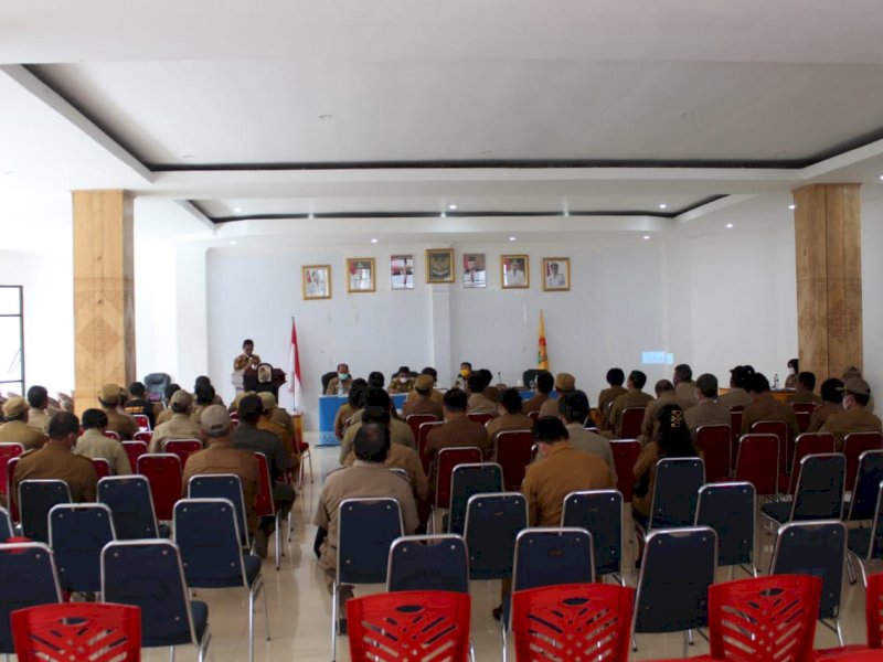 Ombas saat memimpin Rapat Ranwal KUA PPS.