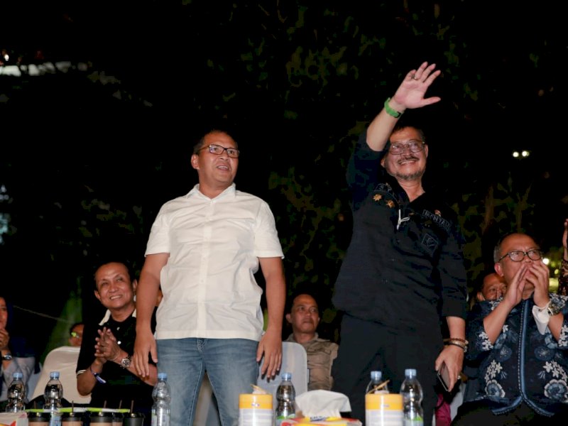 Menteri Pertanian (Mentan) RI, Syahrul Yasin Limpo (kanan) saat sedang mengunjungi Makassar F8, Jumat (9/9/2022) malam.