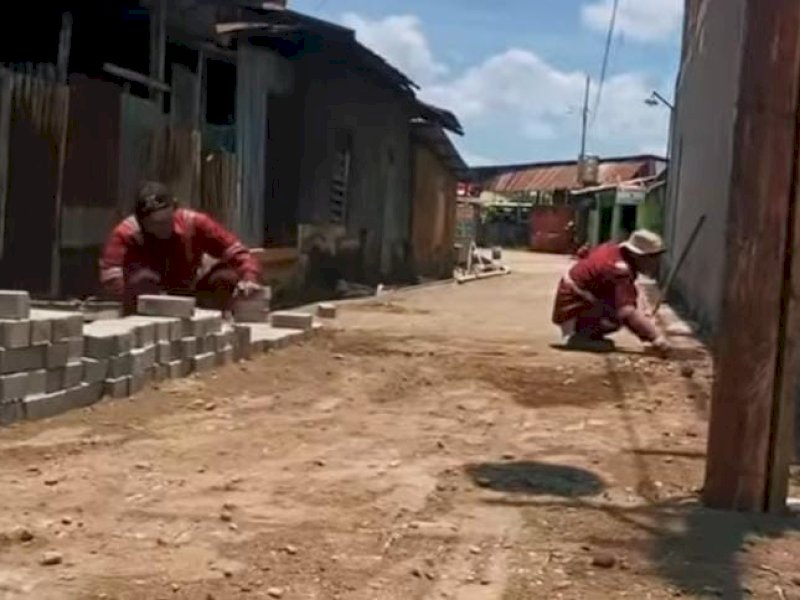 Dinas PU Makassar Pasang Paving Block di Goa Ria Biringkanaya