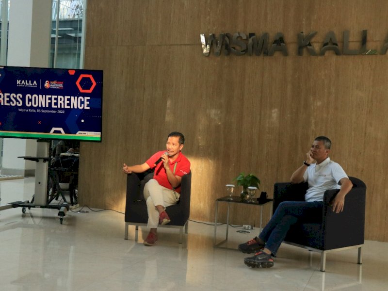 Marketing Business and Development Director Kalla, Hariyadi Kaimuddin (kanan) bersama Marketing and Corporate Communication Division Head Kalla, Aswan Amiruddin (kiri).