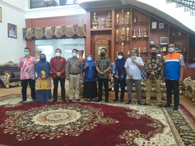 Bupati Bantaeng bersama tim verlap. (Foto: Ist)