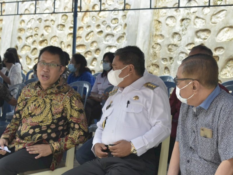 Bupati Torut Yohanis Bassang hadiri ibadah syukur di Gereja Toraja. (Ist)