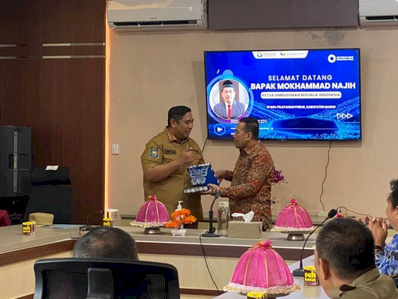 Ketua Ombudsman RI Puji DPMPTSP Pemkab Maros yang Dapat Rapor Hijau