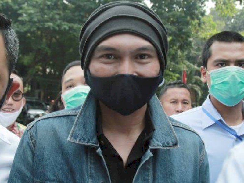 Anji saat diamankan dalam kasus kepemilikan narkoba. (int) 