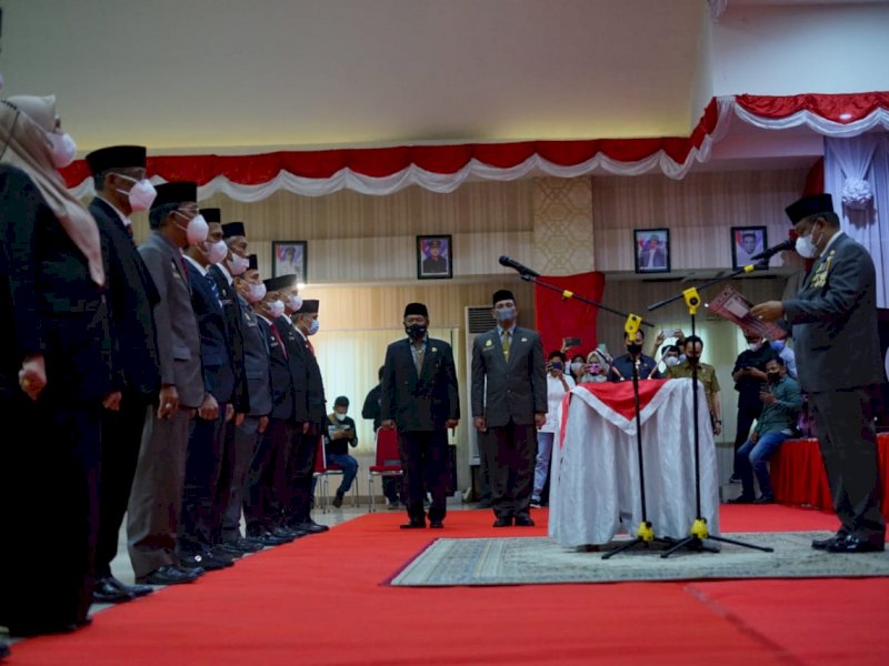 Pelantikan dan pengambilan sumpah/janji serta penandatanganan yang dipimpin langsung Bupati Bone Andi Fahsar M. Padjalangi. (Ist)